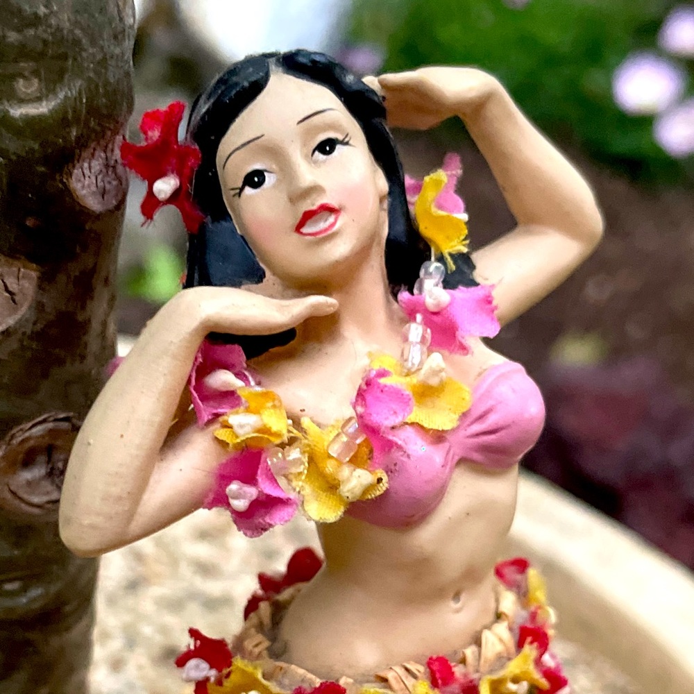 Vintage Hawaiian Hula Wobbler